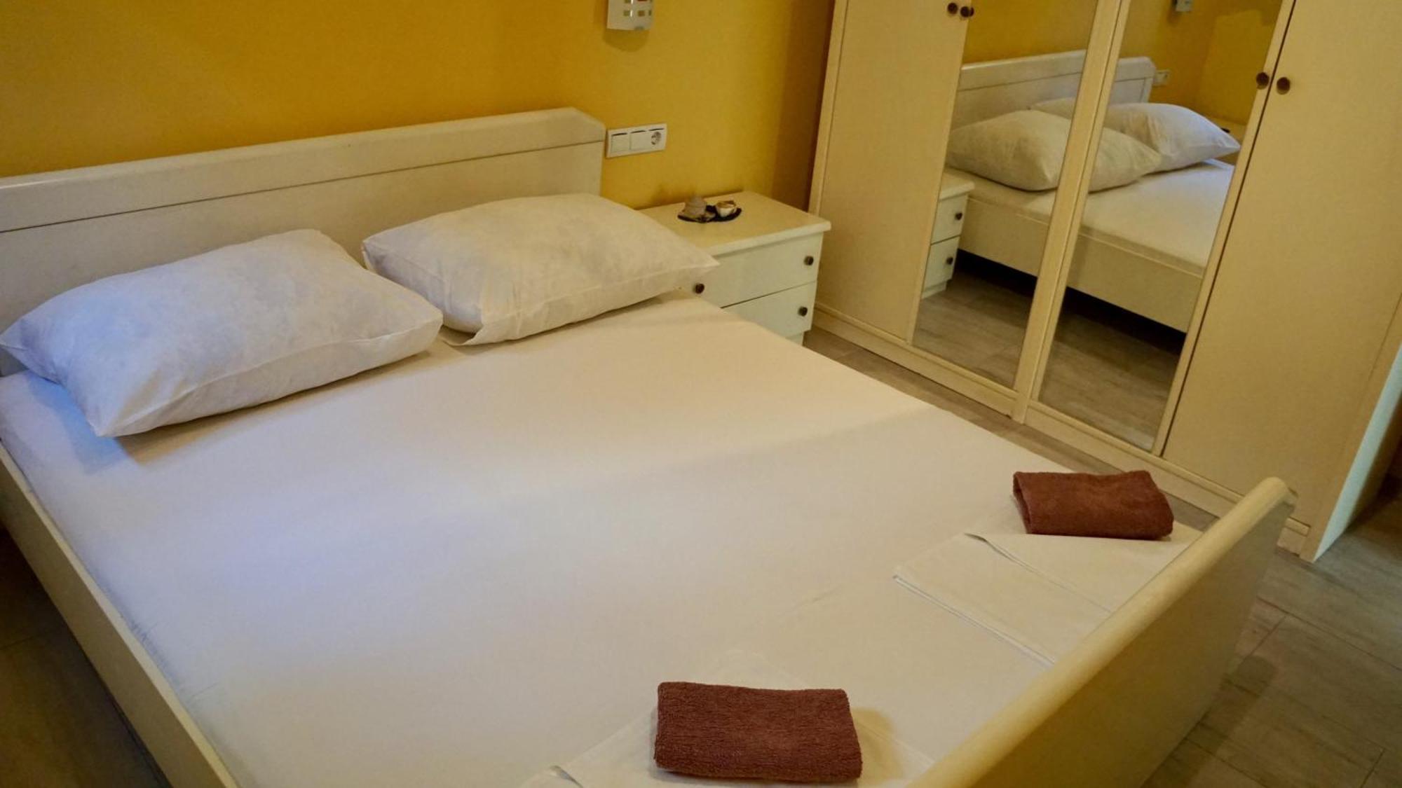 Apartments Niksa Kastelan Omiš Eksteriør billede