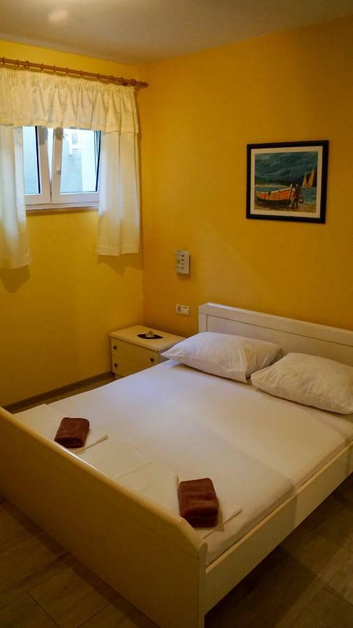Apartments Niksa Kastelan Omiš Eksteriør billede