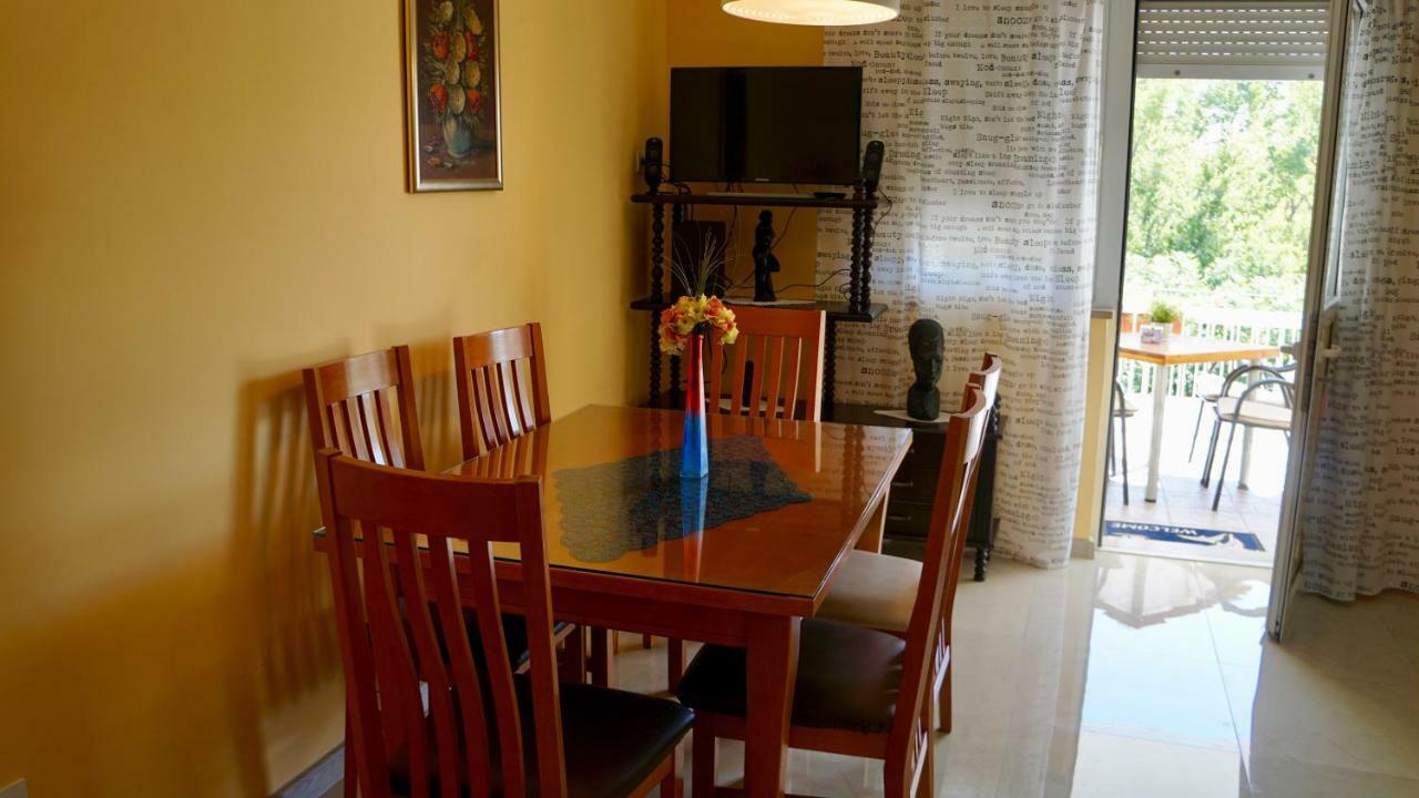 Apartments Niksa Kastelan Omiš Eksteriør billede